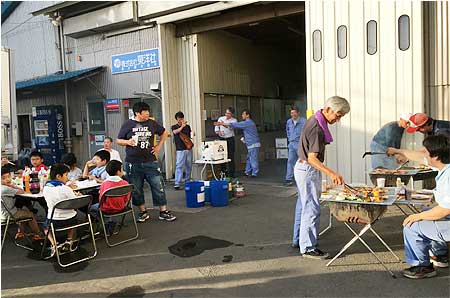 東洋社西大阪営業所 親睦会開催（従業員とその家族も集って）