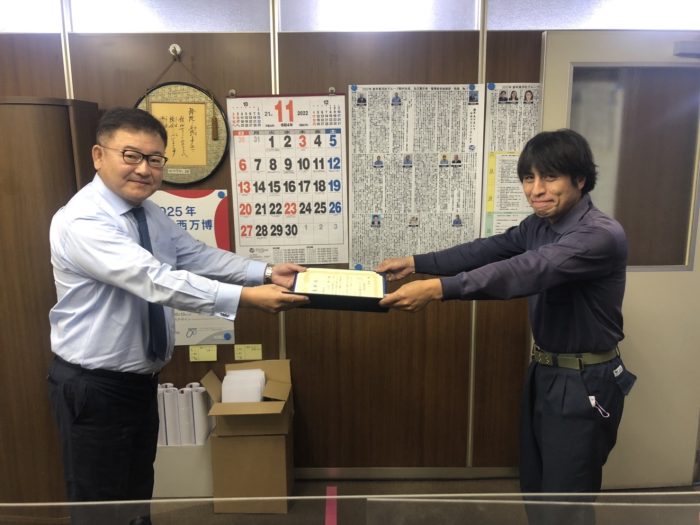 株式会社富士エコー様より、西大阪営業所社員が2022年優良ドライバーとして表彰されました。