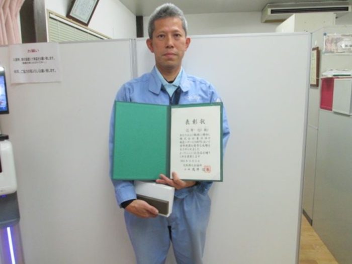 大阪商工会議所主催 優良従業員表彰にて滋賀(営)辻井乗務員が表彰されました。
