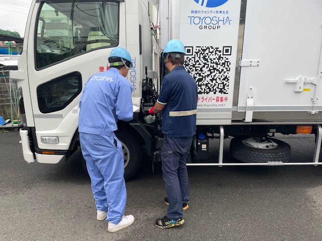 若手社員(Ｈ・Ｎ)が入社！中型免許取得にチャレンジ中、現場での活躍が今から楽しみです(北大阪営業所)